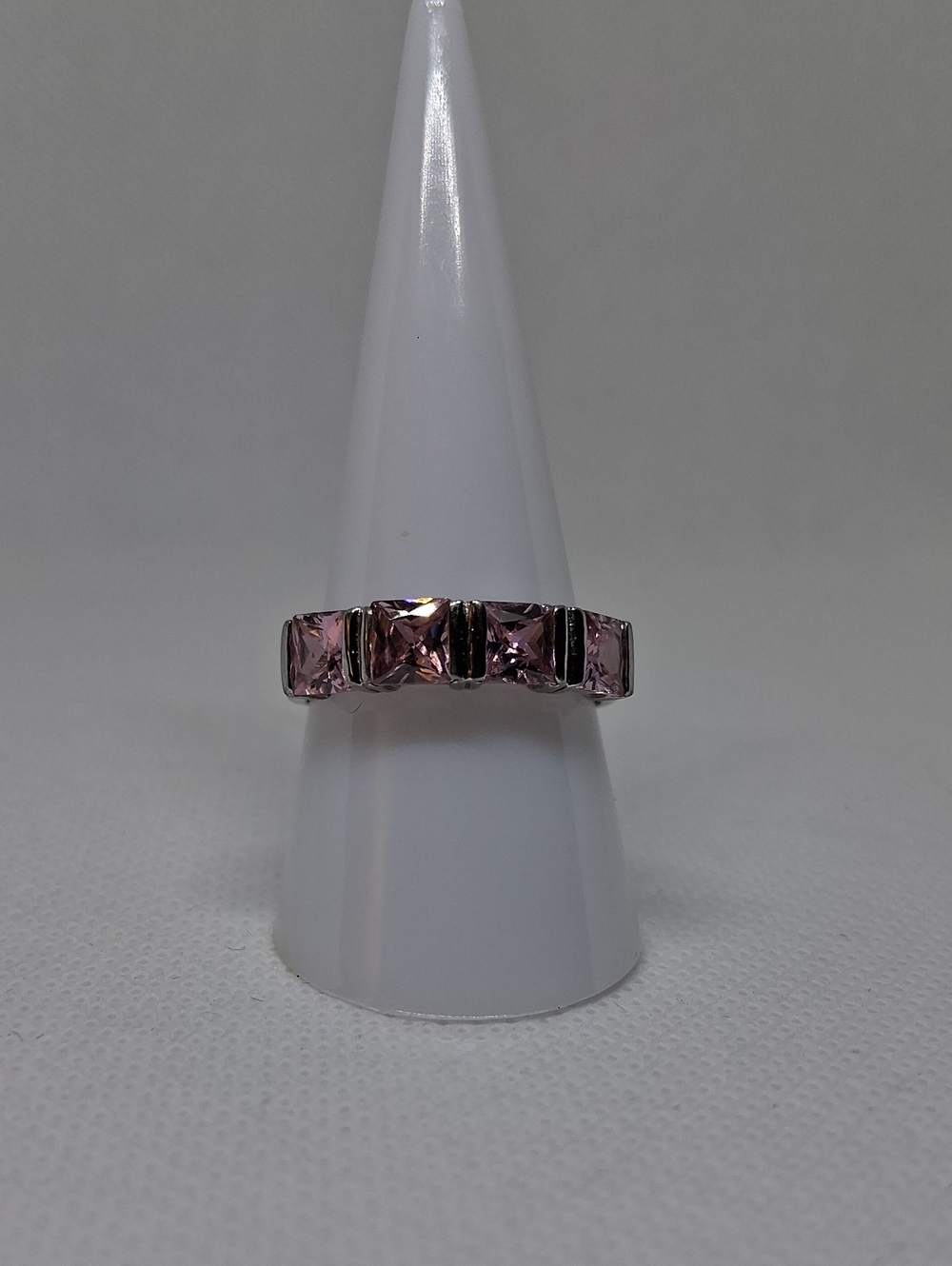 Beautiful 1.5 CT Pink Simulates Sapphire 925 Ring
